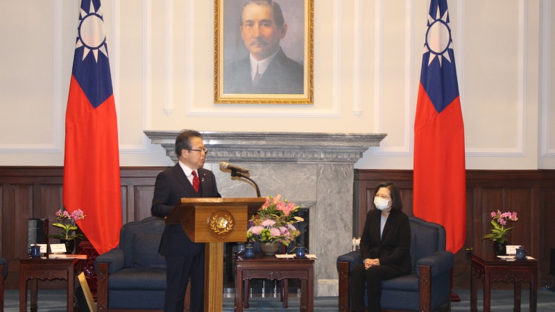 台湾を訪問している自民党の世耕参院幹事長と蔡総統