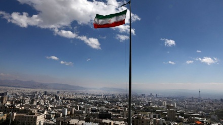 イラン経済の成長が継続；全体3.3％、石油抜きで3.4％の成長