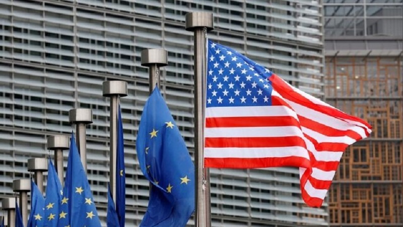 EUとアメリカの国旗