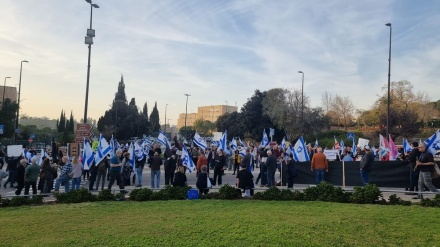 מפגינים נגד הממשלה המתגבשת מול הכנסת: לא ניתן לכם רגע אחד של שקט