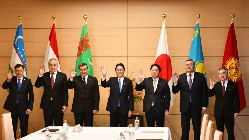 岸田首相が中央アジア５カ国外相らと会談