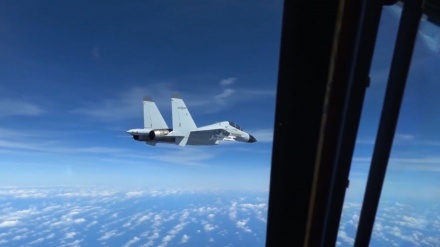 中国機と米偵察機が、南シナ海上空で接近
