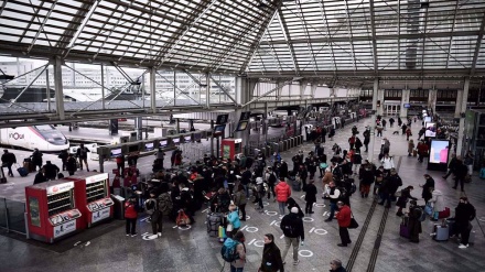 Francia, sciopero dei treni: passeggeri bloccati 