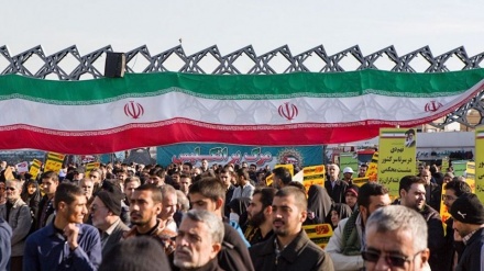 Mijëra shënojnë 13 vjetorin e tubimeve të 9 Dej-it në Teheran