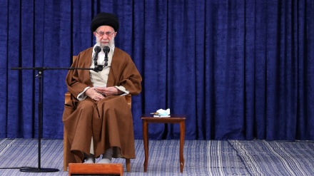 イラン最高指導者、「国の文化的構造を革命流に再建」
