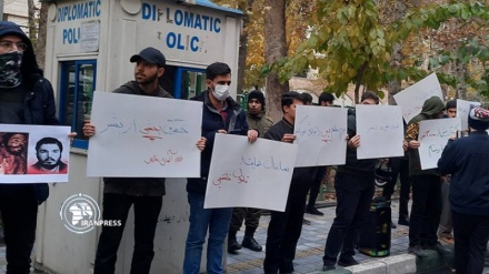 在テヘラン国連事務所前で、イラン人学生が抗議集会