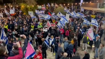 משה יעלון בהפגנה של אלפים בחיפה: נאשם בשחיתות מתעקש להיות רה