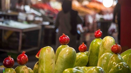 Siapkan Malam Yalda, Warga Iran Serbu Pasar-Pasar (1)