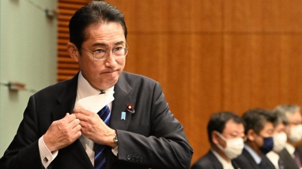 岸田首相の増税指示に、閣内から異例の反旗