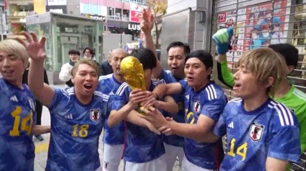 カタールW杯で日本が決勝T進出へ、喜びに沸く日本列島