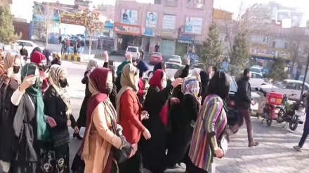 تظاهرات زنان در کابل در اعتراض به بستن دانشگاه‌ها 