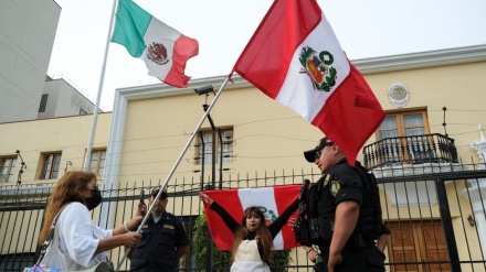 ペルーがメキシコ大使に国外退去命令、大統領罷免巡り対立激化