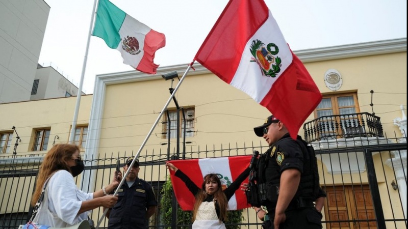 ペルーがメキシコ大使に国外退去命令、大統領罷免巡り対立激化