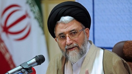 Khatib: Persatuan Rakyat Iran Kalahkan Kekuatan Musuh