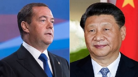 נשיא רוסיה לשעבר דמיטרי מדבדב נפגש עם נשיא סין שי ג'ינפינג