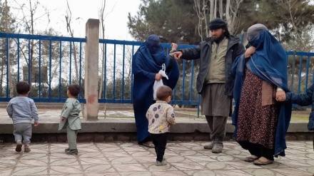 خانواده‌های افغان به دلیل فقر فرزندانشان را به فروش گذاشتند
