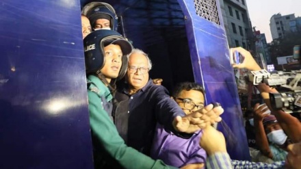 নয়াপল্টনে পুলিশের সঙ্গে বিএনপির সংঘর্ষ: নিহত ১, রিজভীসহ বহু গ্রেফতার