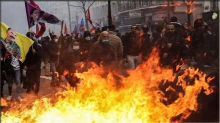 ईरान में दंगों की आग जलाकर उसपर रोटियां सेंकने वालों के घरों में लगने लगी आग! पेरिस की सड़कों पर पुलिस का तांडव, पश्चिमी मीडिया में छाया सन्नाटा