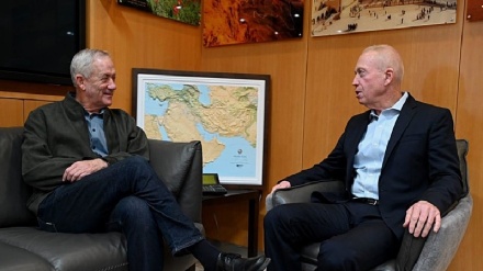 שר המלחמה הנכנס של ישראל גלנט קיים פגישת חפיפה עם גנץ