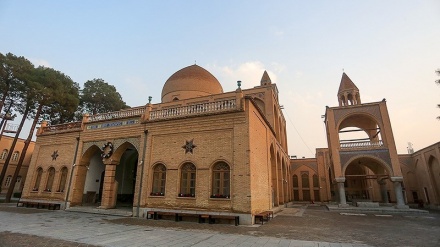 Perayaan Kelahiran Nabi Isa as di Gereja Vank