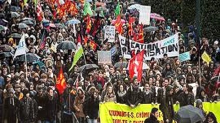 Francia, la protesta contro la riforma delle pensioni
