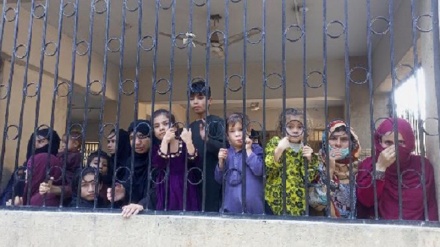 د کراچۍ له زندانه سلګونه افغانان آزاد شول
