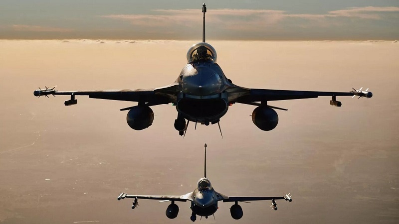 Польша давлати Украинага F-16 русумли қирувчи учоқларини етказиб беришга тайёр