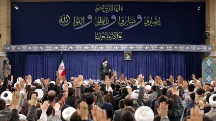 رهبر معظم انقلاب اسلامی: زنده نگه داشتن حوادث تحولی تاریخ وظیفه‌ی همه است(اجمالی) 