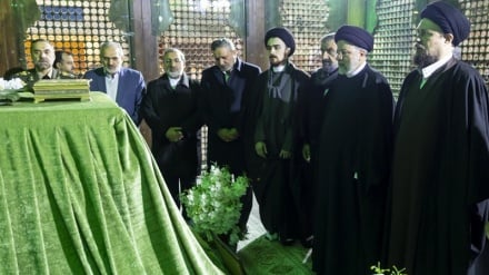 President Raeisi visits Imam Khomeini’s mausoleum ahead of Islamic Revolution anniversary