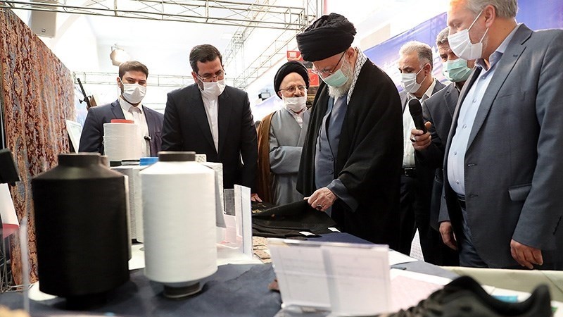 Rahbar mengunjungi Pameran Kapabilitas Industri Iran di Husseiniyah Imam Khomeini ra di Tehran, Sabtu (28/1/2023).