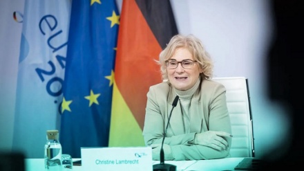 Terremoto politico in Germania dopo dimissioni del ministro della Difesa