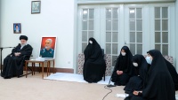 イランイスラム革命最高指導者のアリー・ハーメネイー師とソレイマーニー司令官の遺族