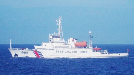 中国海警船４隻、尖閣沖領海に一時侵入