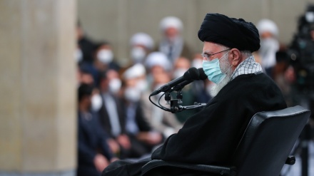 Ayatollah Khamenei: mantenere vivo il ricordo degli eventi rivoluzionari è il dovere di tutti