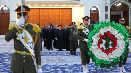 (FOTO) Presidente Raisi al mausoleo Imam Khomeini