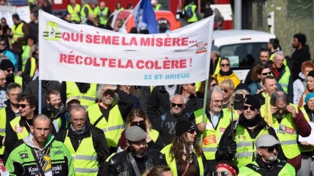 Ribuan Orang Unjuk Rasa di Paris Menentang Sistem Kapitalisme 