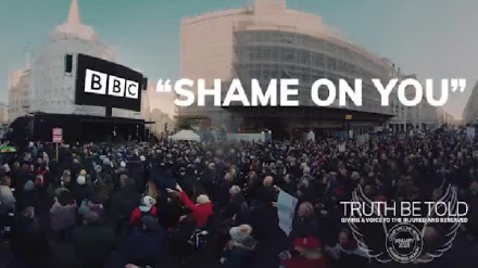 Raduno di protesta di fronte alla BBC: Vergognatevi!