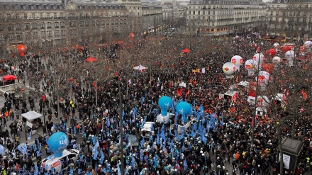 Francë, qeveria sfidon protestuesit