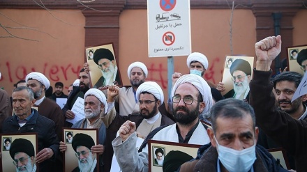 تجمع اعتراضی مردم تهران مقابل سفارت فرانسه