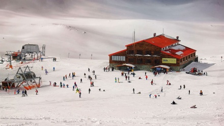 テヘラン北部トーチャールのスキー場