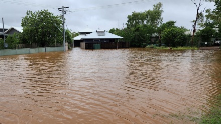 'Once in a century' floods cut off communities in northwestern Australia 