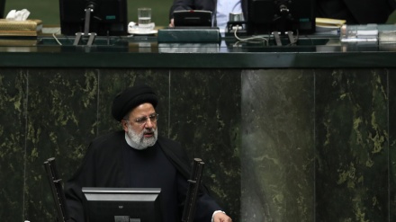イラン大統領、「革命防衛隊は地域からテロリストの害を減らした」