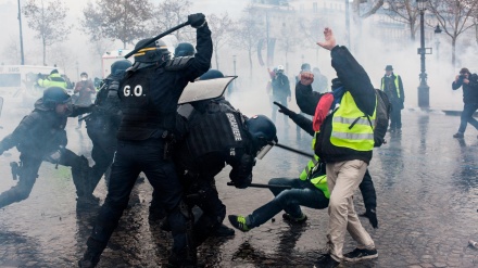 仏で、警察と黄色いベスト運動参加者が衝突