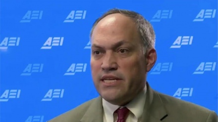 Eksperti amerikan thekson skualifikimin kandidatëve presidencialë amerikanë për marrjen e parave nga MEK