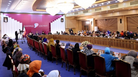 Ratusan Tamu Asing Hadiri Kongres Perempuan Berpengaruh di Iran (2)