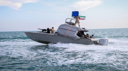 IRGC's Navy holds war game in Persian Gulf