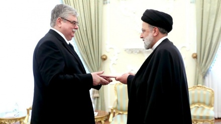 イラン大統領、「対ロシア関係は戦略的」