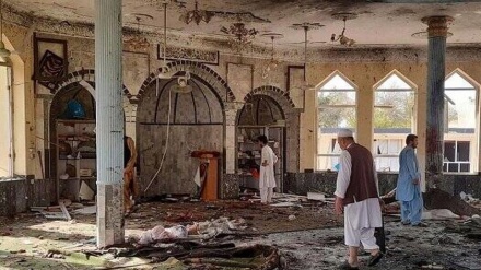 Dhjetëra të vrarë pasi një sulm vetëvrasës goditi një xhami në Pakistan