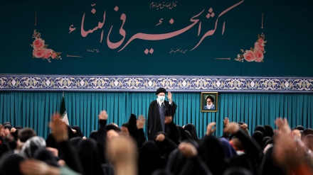 イラン最高指導者、「近代西洋は女性の尊厳を踏みにじった」