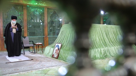 イラン最高指導者が、故ホメイニー師の霊廟を訪問